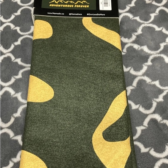 Rivian Nomadix Towel Beach Sand Resistant New $40 30x72.5 Rare Unreleased - Picture 4 of 8